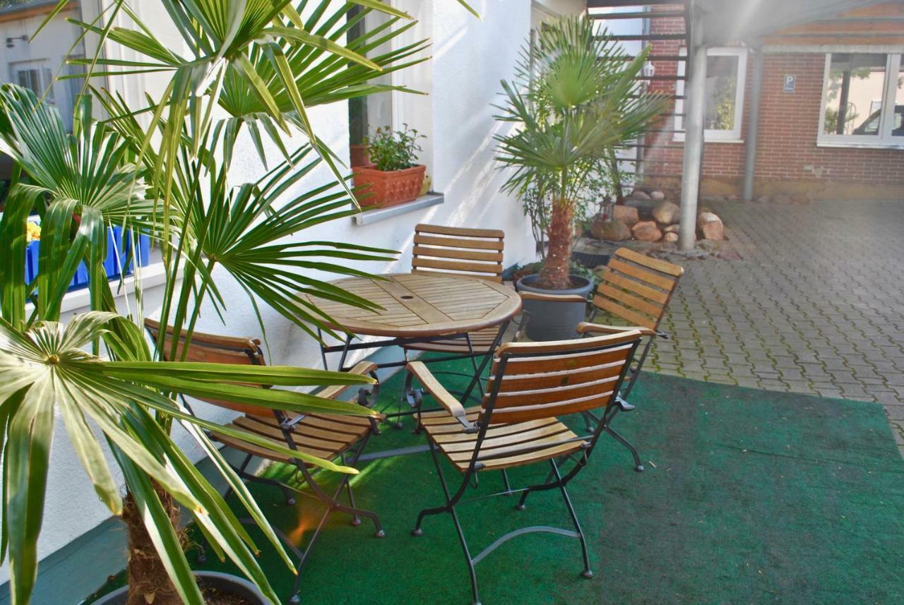 Haus Shiralee - Warnemuende Apartment *